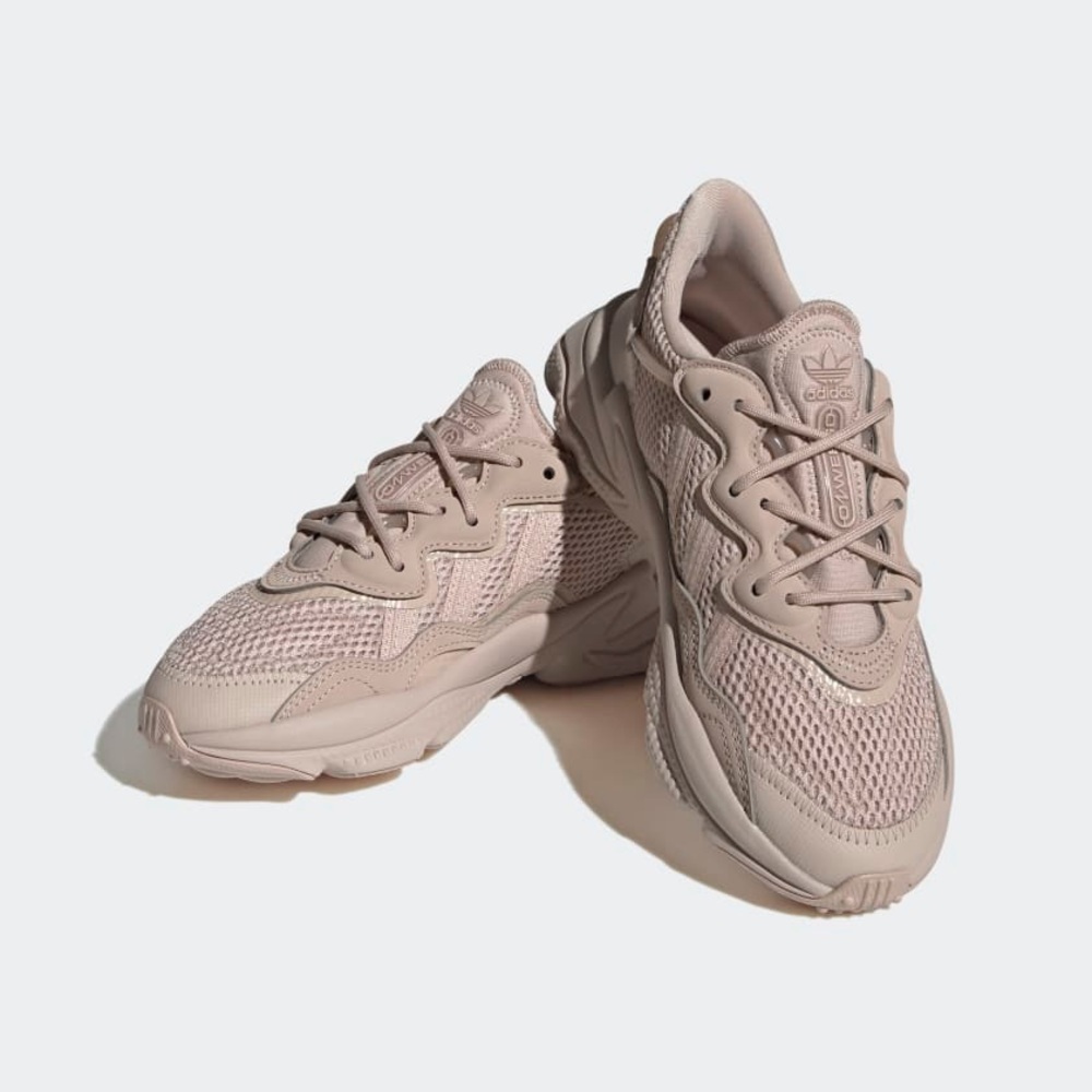 Adidas OZWEEGO SHOES size 4